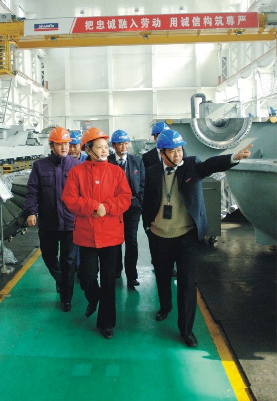 2007年国家发改委工业司副司长黄鹂来凯发k8视察