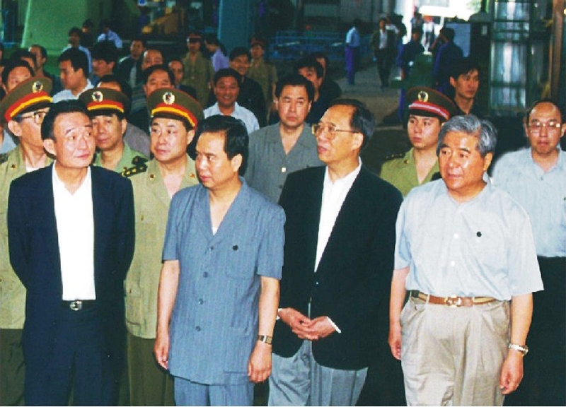 1999年党和国家向导人吴邦国、曾培炎、陕西省向导李开国、程安东来凯发k8视察
