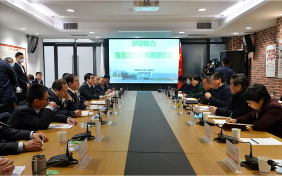 临潼区委理论学习中心组（扩大）学习及全区数字经济培训会在凯发k8举行