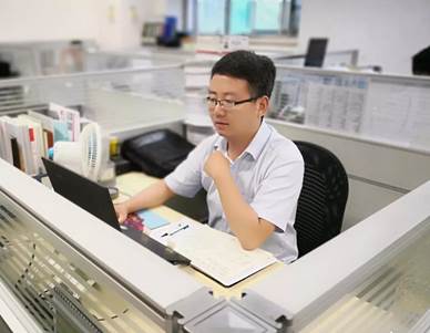 模范的实力，，，，凯发k8人身边的“优异共产党员”
