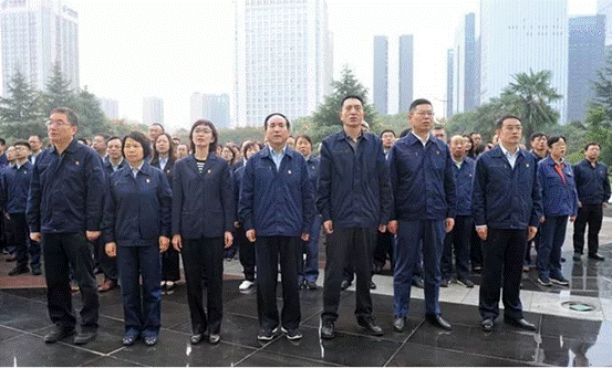 凯发k8集团举行庆祝新中国建设暨“不忘初心切记使命”主题升旗仪式