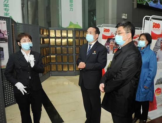 商务部效劳商业司司长陈春江一行来凯发k8考察调研