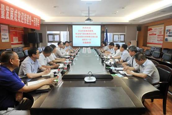 卧龙控股集团董事、卧龙电气驱动集团总司理、卧龙电驱全球销售总部总裁庞欣元一行来凯发k8座谈交流